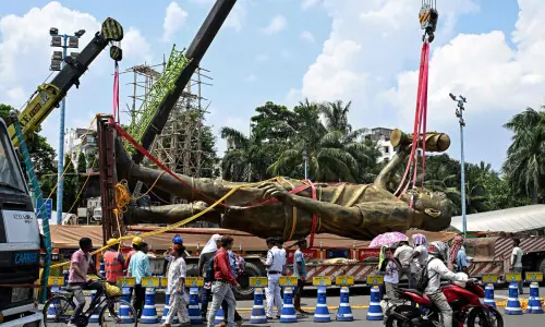 India takes down giant Messi statue