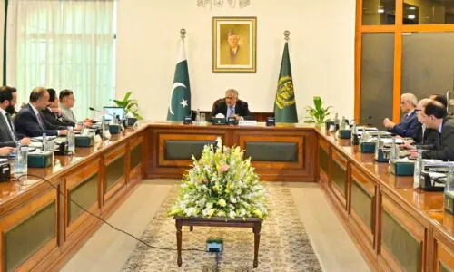 Federal govt extends closing times for markets, restaurants under austerity measures