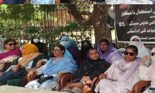 Despite govt intervention, Karachi University teachers refuse to end exam boycott Despite govt intervention, Karachi University teachers refuse to end exam boycott