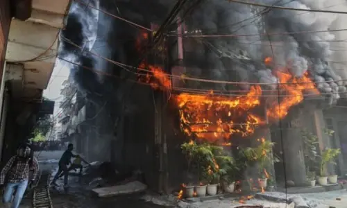 New Delhi hotel fire kills at least 21: police
