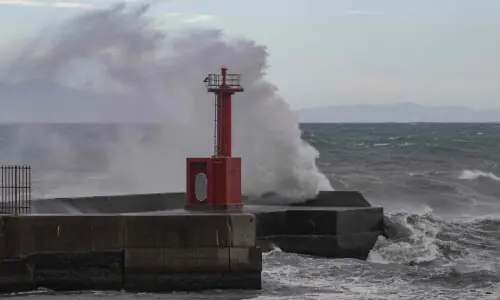 Tropical storm Jangmi batters Japan, cuts power to 60,000 homes