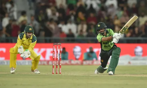 Pakistan defeat struggling Aussies to clinch ODI series
