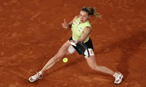 Chwalinska topples Shnaider to book French Open final with Andreeva