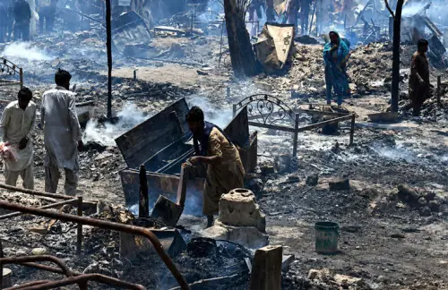 Blaze destroys 100 huts, parked vehicles in Gulshan