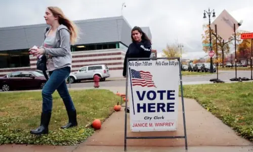 Democrats hold early lead ahead of mid-terms Democrats hold early lead ahead of mid-terms