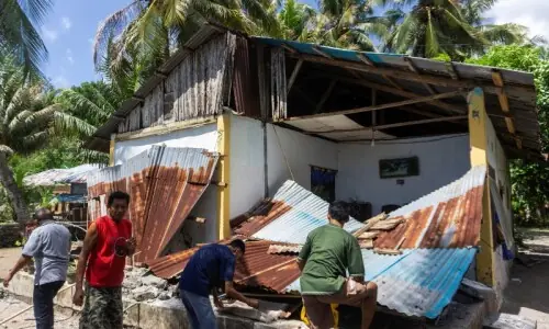 Major quake off Philippines kills at least 31, dozen still missing Major quake off Philippines kills at least 31, dozen still missing
