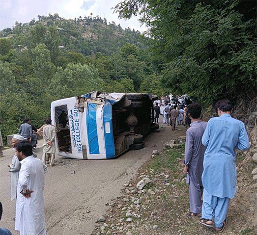Student dies, 20 hurt as school bus overturns in Swat