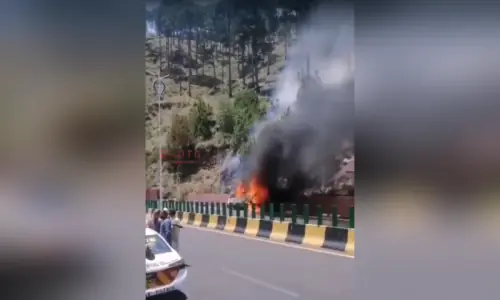 At least 10 killed, 13 injured as fire erupts in van on Islamabad-Murree Expressway: highway police