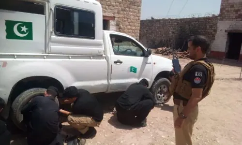 Eight policemen injured as terrorists ambush police team in Lakki Marwat