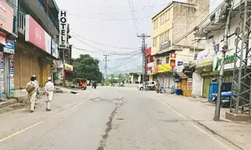 AJK remains shut for third straight day amid ongoing protests AJK remains shut for third straight day amid ongoing protests