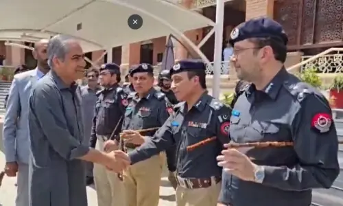 Interior minister visits Central Police Office
