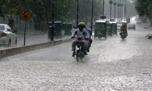 Death toll reaches 10 as rains ravage KP, Punjab