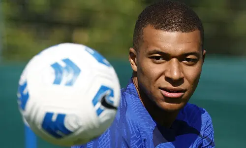 Critics circling, Mbappe turns to favourite stage at the FIFA World Cup Critics circling, Mbappe turns to favourite stage at the FIFA World Cup