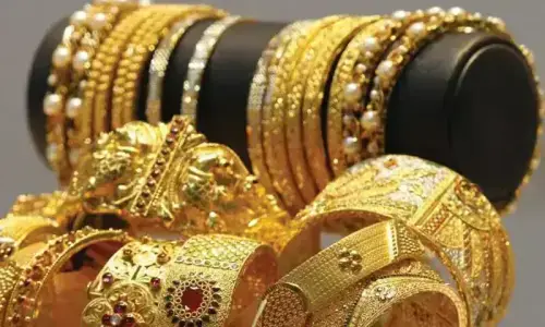 Jewellers protest FBR raids, observe partial shutdown in Karachi