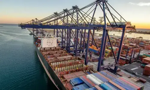 Karachi Port handles record containers
