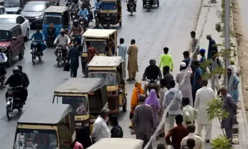 Citizens continue to suffer as transporters&rsquo; strike enters second day in Karachi