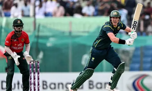 Renshaw leads Aussies to T20 series win over Bangladesh Renshaw leads Aussies to T20 series win over Bangladesh