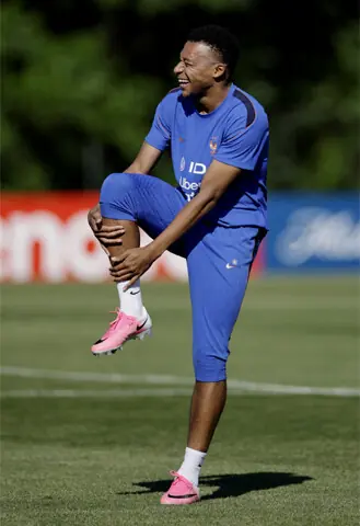 France may tweak, not tinker, as Iraq test looms France may tweak, not tinker, as Iraq test looms