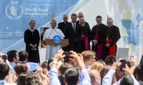 Bureaucracy is hindering global aid, says pope