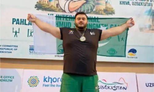 Weightlifter Nooh Dastagir Butt wins double gold despite injury, doping rivals