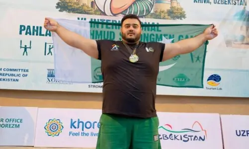Weightlifter Nooh Dastagir Butt wins double gold despite injury, doping rivals