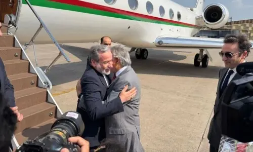 Iranian President Pezeshkian, FM Araghchi arrive in Pakistan Iranian President Pezeshkian, FM Araghchi arrive in Pakistan