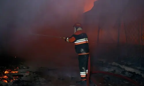 Massive fire at H-9 weekly bazaar guts hundreds of stalls in Islamabad