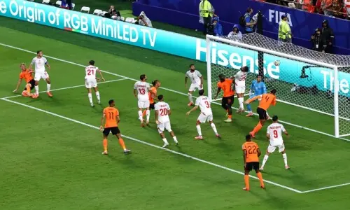 Dutch march into World Cup knockouts as group winners