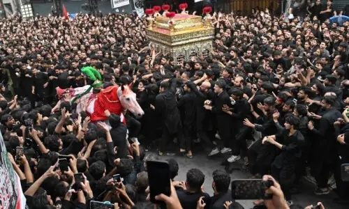 Mourners observe Ashura amid elaborate security arrangements
