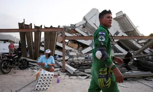Venezuela welcomes 1,600 foreign rescuers in urgent search for quake survivors