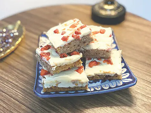 Cook-it-yourself: Strawberry blondies