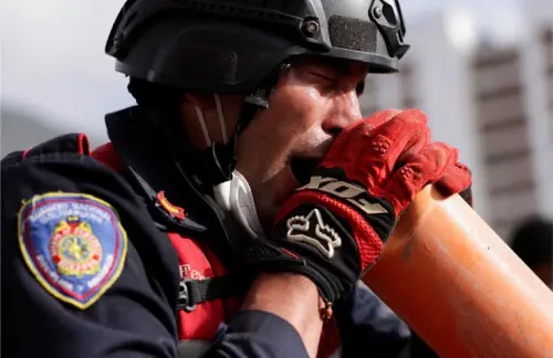 Venezuela quake toll tops 1,400; search stepped up for survivors