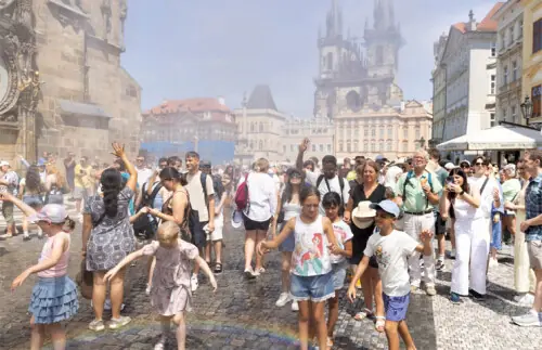 Funeral homes overwhelmed in Paris after record heatwave