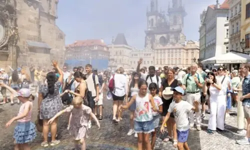 Funeral homes overwhelmed in Paris after record heatwave