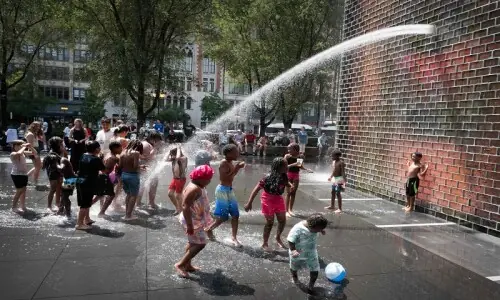 Tens of millions swelter as heat wave blasts US