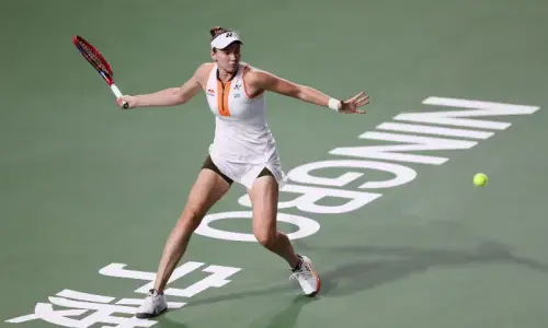 Iga Swiatek, Elena Rybakina survive first-round scares at Wimbledon