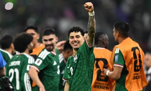 Mexico see off Ecuador to break 40-year FIFA World Cup curse