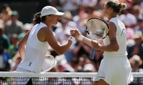 Iga Swiatek, Alexander Zverev make last 32 at Wimbledon Iga Swiatek, Alexander Zverev make last 32 at Wimbledon