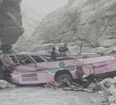 40 lives lost in horrific bus crash near Balochistan-KP border 40 lives lost in horrific bus crash near Balochistan-KP border