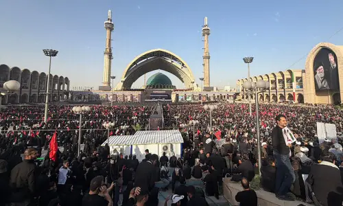 Huge crowds throng Tehran for Khamenei funeral Huge crowds throng Tehran for Khamenei funeral