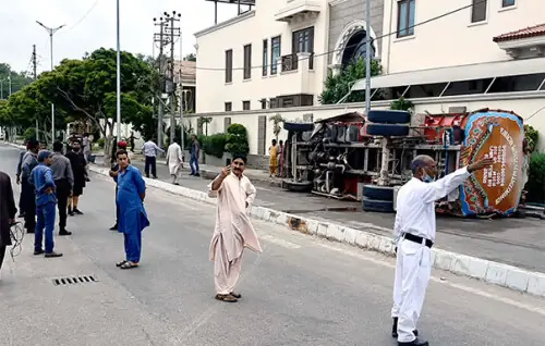 Driver dies, two hurt as water tanker overturns in DHA