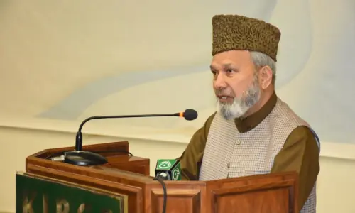 All Parties Hurriyat Conference calls Kashmir movement ‘red line’, plans rally tomorrow All Parties Hurriyat Conference calls Kashmir movement ‘red line’, plans rally tomorrow