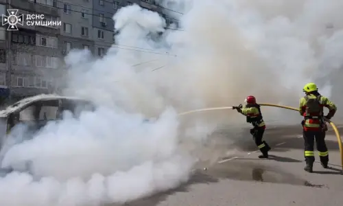 Russian strikes kill eight in Ukraine Russian strikes kill eight in Ukraine