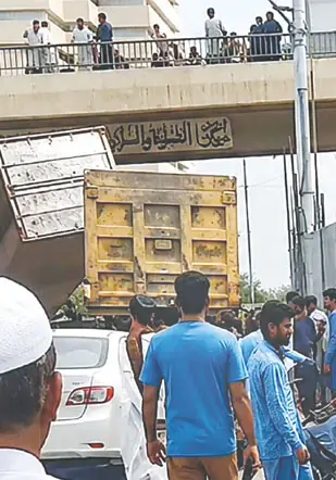 One hurt as trailer, water tanker collide on Jinnah Bridge