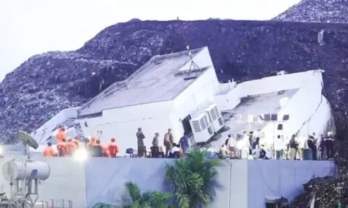 Garbage heap collapse kills 9 at India waste plant Garbage heap collapse kills 9 at India waste plant