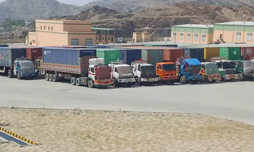 Pakistan allows 26 World Food Programme containers to enter Afghanistan via Torkham Pakistan allows 26 World Food Programme containers to enter Afghanistan via Torkham