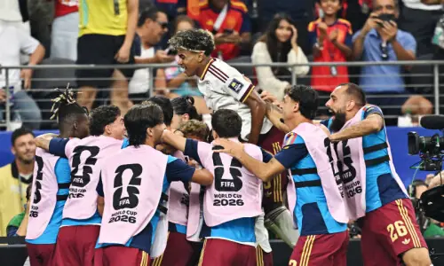 Majestic Spain stun France to reach World Cup final