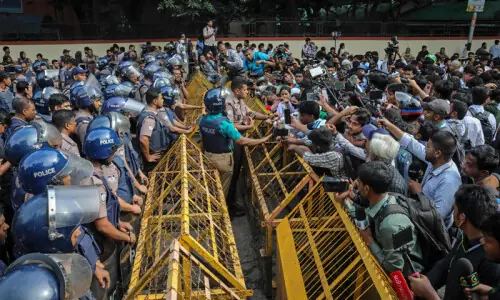 B’deshi students seek minister’s resignation over flood-hit exams B’deshi students seek minister’s resignation over flood-hit exams
