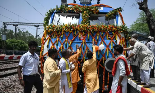 India launches its first hydrogen-powered train in clean energy push India launches its first hydrogen-powered train in clean energy push