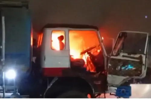 Mob torches water tanker after fatal accident in Karachi